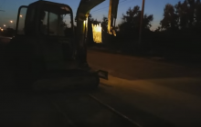 В окупованій Євпаторії пляж під покровом ночі заливають бетоном (відео)