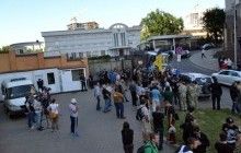 В Одессе пикетчики под консульством РФ установили "виселицы" и требуют извинений за "развязанную войну", в ход пошли яйца (фото)