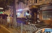 В центрі Києва невідомі кинули вибуховий пакет у під'їзд будинку