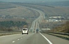Водіїв на дорогах України очікує спекотна погода, місцями дощі