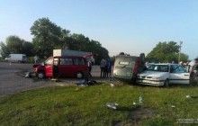 На Тернопільщині в ДТП загинули двоє осіб, шістьох травмовано (фото)