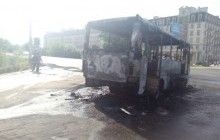 В Одесі згоріла дотла маршрутка, водій вистрибував на ходу (фото)