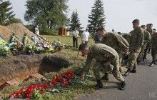 На Київщині перепоховали бійців Червоної армії, які загинули в 1941 році (фоторепортаж)