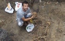 Біля Збаразького замку під час земляних робіт виявили поховання і предмети побуту 17 століття (фото)
