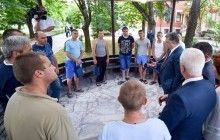 Poroshenko visits Ukrainian servicemen who undergo rehabilitation in Bulgaria