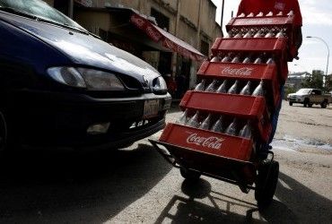 Отечественные торговые сети отказываются работать с Coca-Cola, которая остается в России