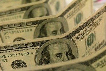 Скільки коштуватимуть 100 доларів в Україні: прогноз банкіра до 6 квітня