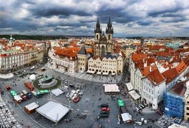 У Празі вперше після пандемії відкрили різдвяний ярмарок, але ілюмінації менше