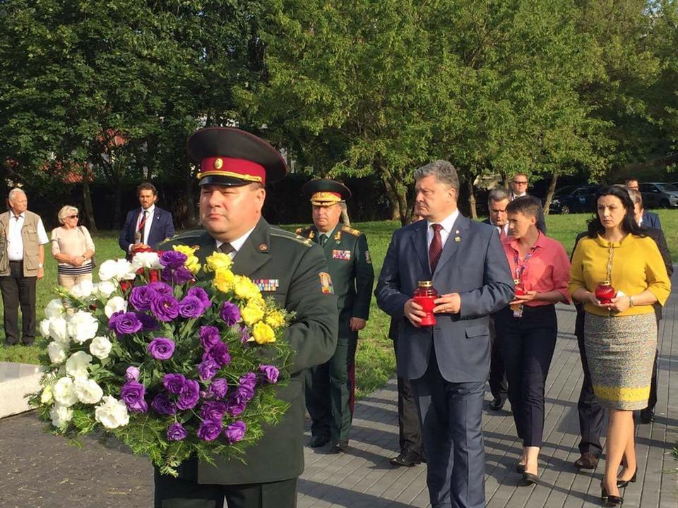 2 порошенко варшава волинська / facebook.com/EuroMajdanWarszawa
