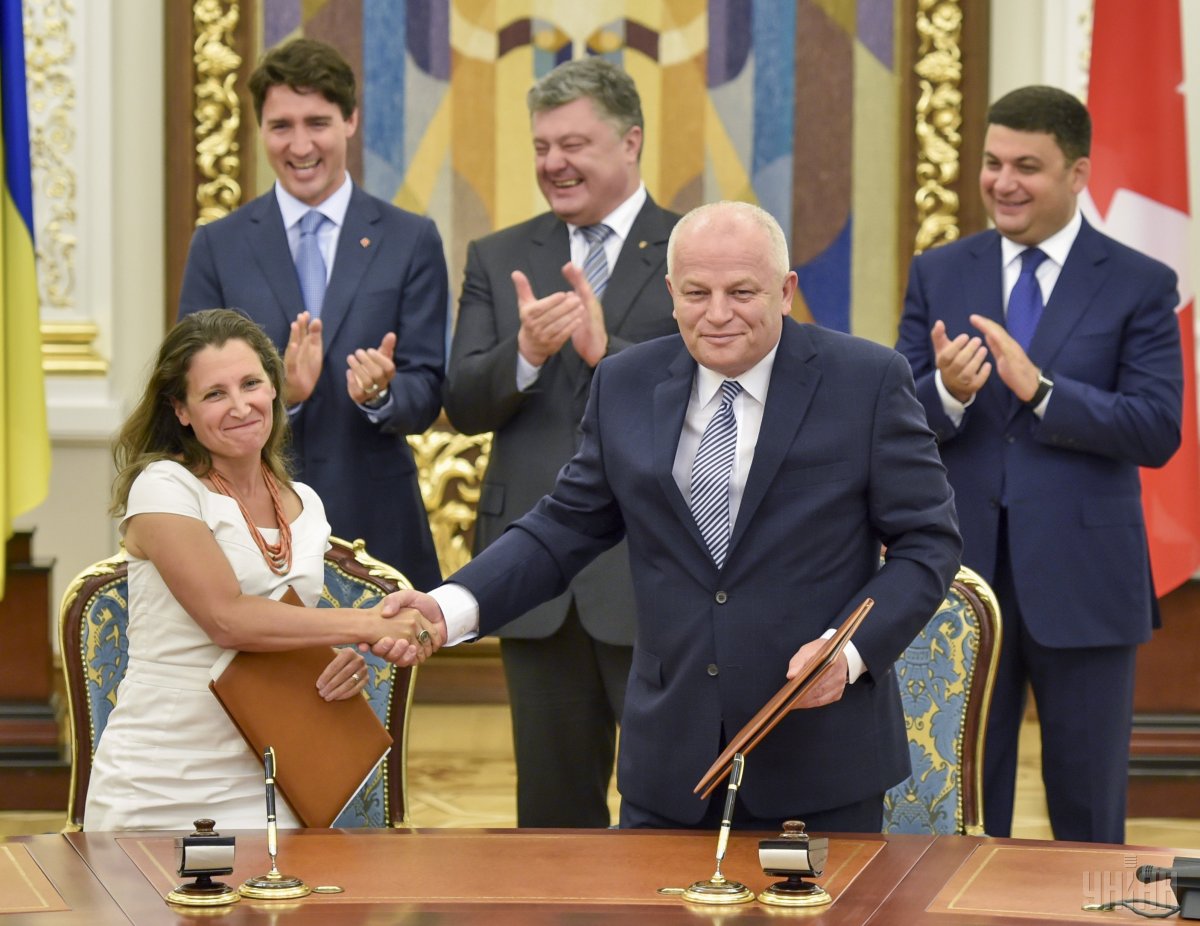 Vice Prime Minister Stepan Kubiv and Canada’s Minister of International Trade Chrystia Freeland signed the FTA / Photo from UNIAN