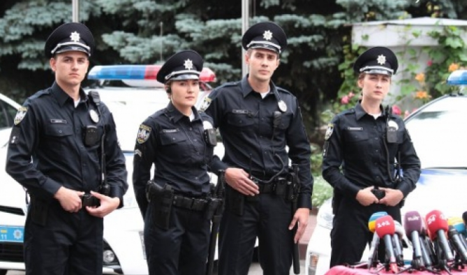 Мукачівці найбільше довіряють саме новоствореній патрульній поліції, добровольчим батальйонам та волонтерам. Фото: uzhgorod.net.ua