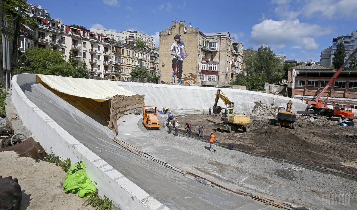 Реконструкція велотреку в Києві / УНІАН Реконструкція велотреку в Києві / УНІАН
