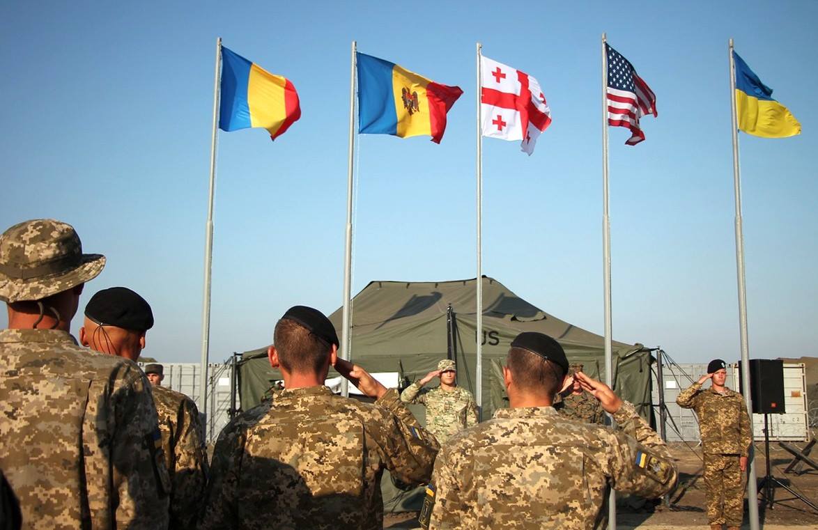 НАТО не планирует увеличивать контингент в Прибалтике и Польше — Столтенберг