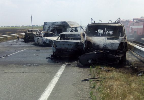 У результаті аварії 5 автомобілів загорілися / Фото kg.npu.gov.ua У результаті аварії 5 автомобілів загорілися / Фото kg.npu.gov.ua