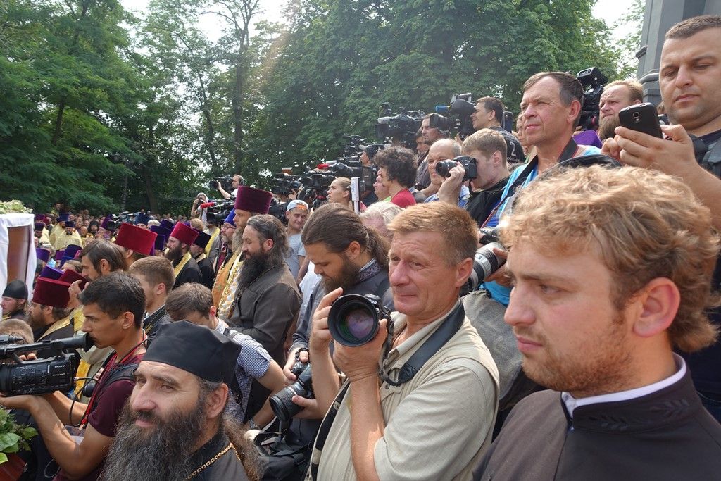 Как это было: молебен на Владимирской горке и Крестный ход в Киево-Печерскую лавру (фото, видео)