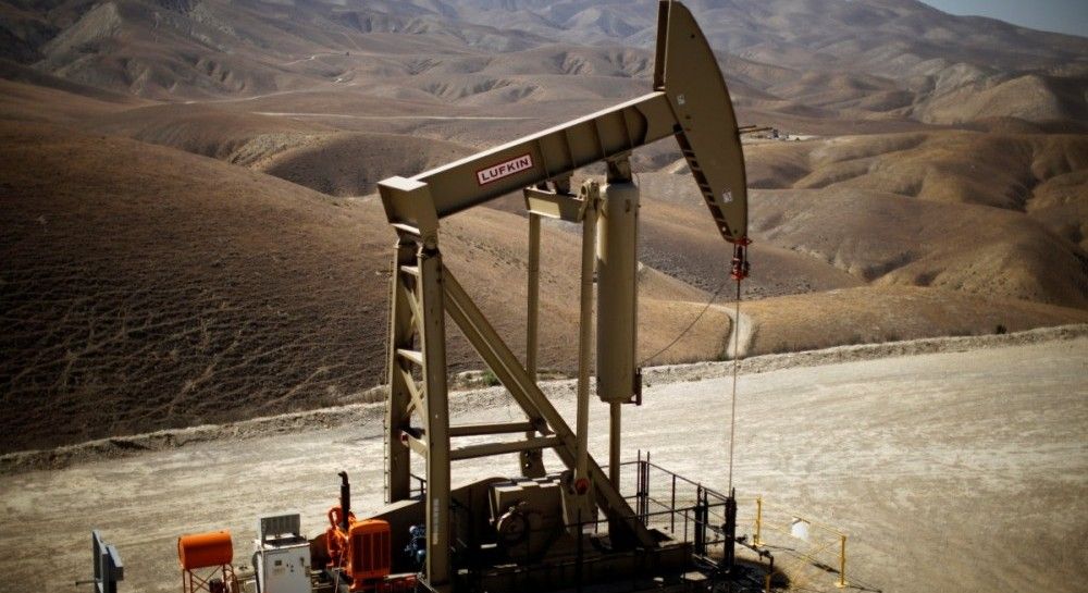 Bloomberg: Oil falls below $58 as rig count counters OPEC curbs extension