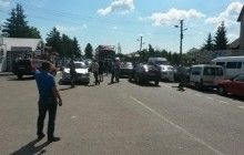 Ukrainians protesting against Poland's suspension of small border traffic with Ukraine