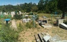 Поліція взялася розслідувати розгром вандалами цвинтаря на Одещині (фото)
