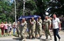 На Кіровоградщині перепоховали опізнаного за ДНК військового, що загинув під Дебальцевим у 2014 (фото)