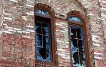 В Горловке ударом от взрывной волны выбиты 12 окон в церкви (фото)