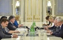 Порошенко та Ган назвали безпеку ключовою передумовою для просування політичного процесу на Донбасі