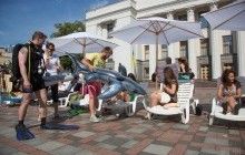 "Депутати! Працювати!": під Радою проходить акція з вимогою продовжити роботу парламенту (фоторепортаж)