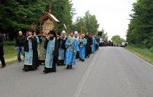 Крестный ход из Почаевской лавры: люди рассказали, почему идут более 400 км в Киев