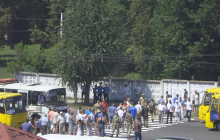 Черкаські АТОшники блокували магістральну вулицю, вимагаючи дати їм землю в іншому кінці області (відео)