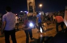 На мосту через Босфор в Стамбуле слышна стрельба