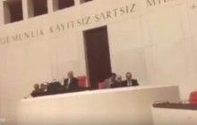 В центрі Анкари стався потужний вибух, бомба влучила в будівлю парламенту (відео)