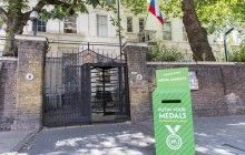 Британці поставили біля посольства Росії коробку для повернення олімпійських медалей