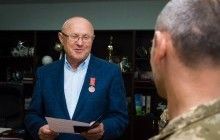 Разгонявшего Майдан экс-главу Запорожского облсовета наградили нагрудным знаком (фото)