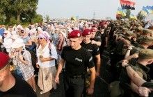 Полиция блокирует "крестный ход" возле Дмитровки под Киевом