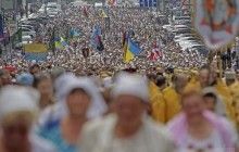 В Киеве собираются верующие для крестного хода ко Дню Крещения Руси