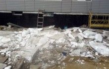 На будівельному майданчику в Одесі зірвалася кам'яна плита: госпіталізовано чоловіка (фото)
