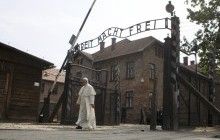 Папа Римський Франциск відвідaв колишній концтабір Аушвіц (фоторепортаж)
