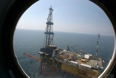 Вишки Бойка в Чорному морі горять уже місяць після удару ЗСУ (фото)