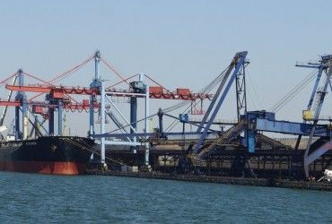 Трьох посадовців порту Южний підозрюють у заволодінні майже 1,5 мільйонами гривень