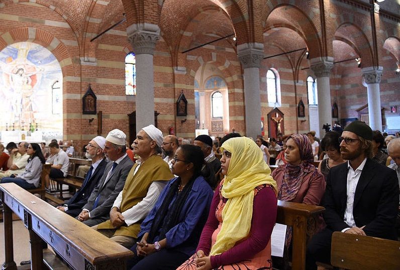 Мусульмане посетили мессы в храмах в знак солидарности с католиками. Фото: islam.com.ua Мусульмане посетили мессы в храмах в знак солидарности с католиками. Фото: islam.com.ua