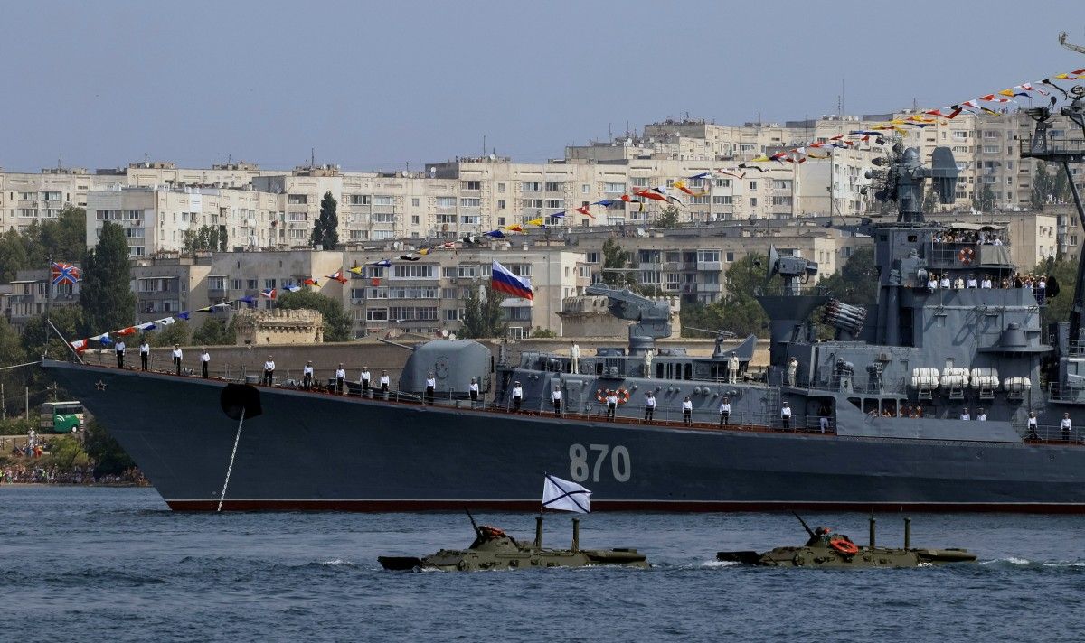 Именно военные корабли Черноморского Флота, базирующиеся в Севастополе, в 2015 и 2016 годах стреляли по целям в Сирии / REUTERS 