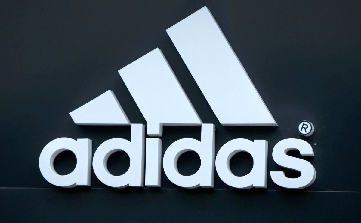 Adidas изменит дизайн цифры "4" на форме футбольной сборной Германии / REUTERS Adidas изменит дизайн цифры "4" на форме футбольной сборной Германии / REUTERS