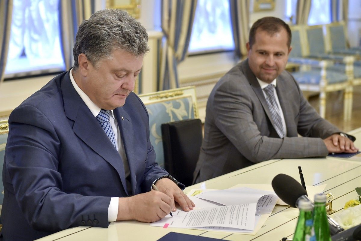 порошенко подписал / president.gov.ua порошенко подписал / president.gov.ua