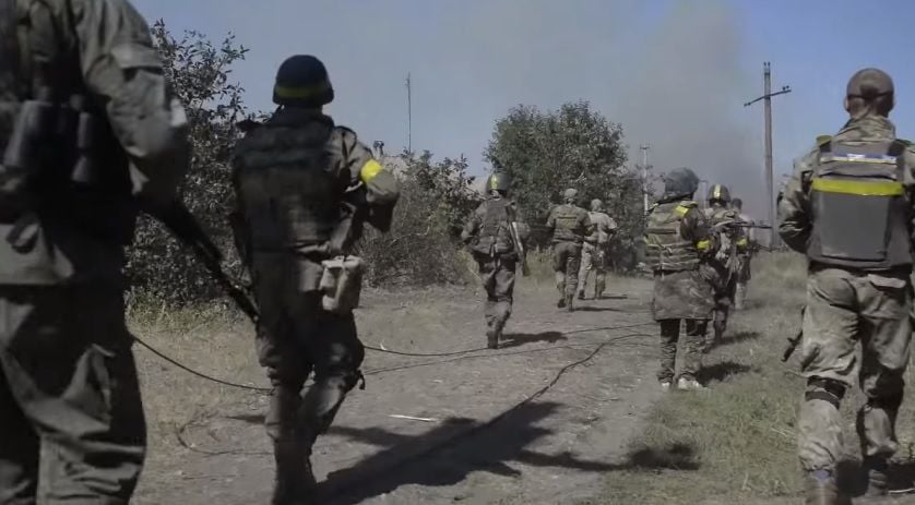 Украинских военных, которые по нему выходили к своим, по сути, сделали живыми мишенями \ Скриншот видео LB.ua
