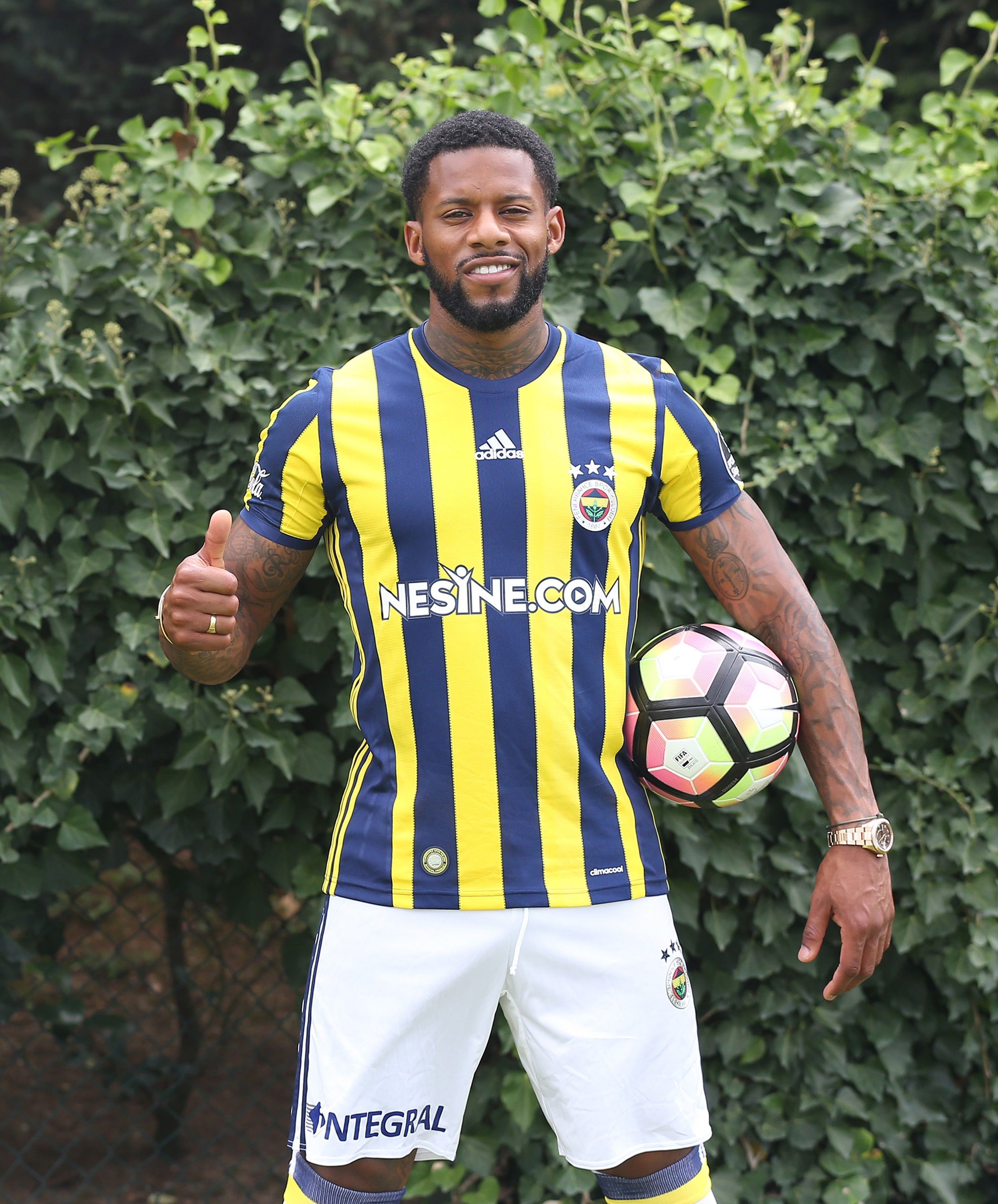Ленс будет играть за клуб из Ситамбула на протяжении ближайшего сезона / fenerbahce.org Ленс будет играть за клуб из Ситамбула на протяжении ближайшего сезона / fenerbahce.org