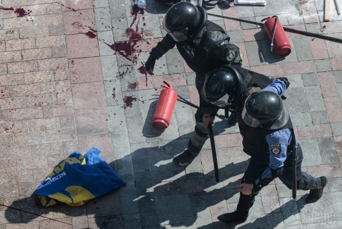 31 августа возле ВР погибли четверо бойцов Нацгвардии, еще около 150 человек пострадали / фото УНИАН 31 августа возле ВР погибли четверо бойцов Нацгвардии, еще около 150 человек пострадали / фото УНИАН