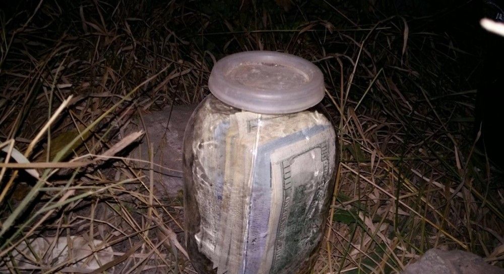 Judge Chaus Detained On Bribery Charges Hides Money In Glass Jar Photos Unian
