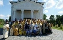 В УПЦ розповідають про депутата, який звів храм, а тепер забирає його у віруючих