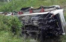 По меньшей мере 25 человек погибли в Пакистане в результате падения автобуса в ущелье