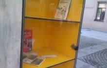 "Читальная арка" в Днепре опустела: книги, оставленные активистами, просто украли