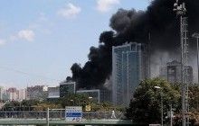 Дим від пожежі в діловому районі оповив центр Стамбула (фото, відео)